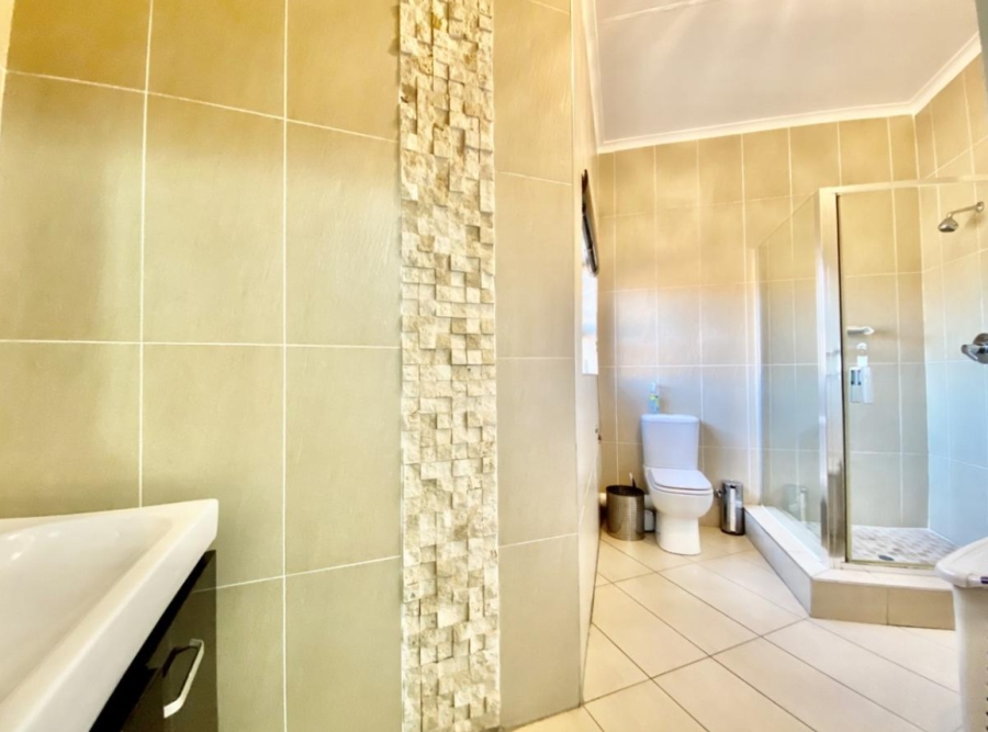 5 Bedroom Property for Sale in Glenvista Gauteng