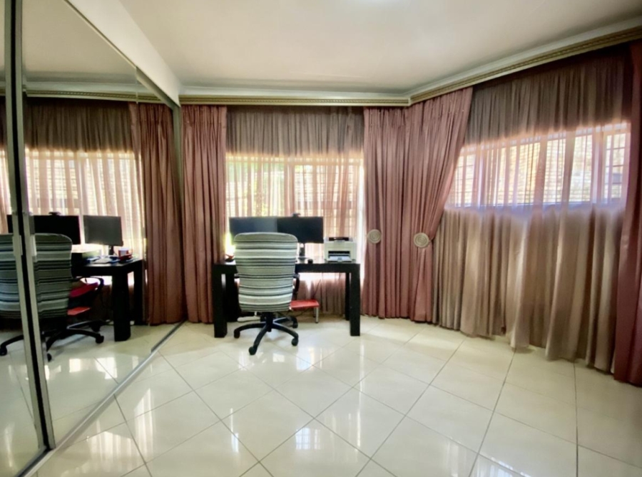 5 Bedroom Property for Sale in Glenvista Gauteng