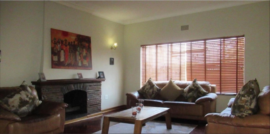 4 Bedroom Property for Sale in Linmeyer Gauteng