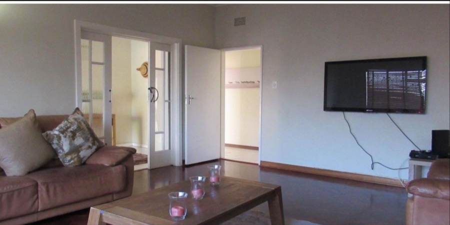 4 Bedroom Property for Sale in Linmeyer Gauteng