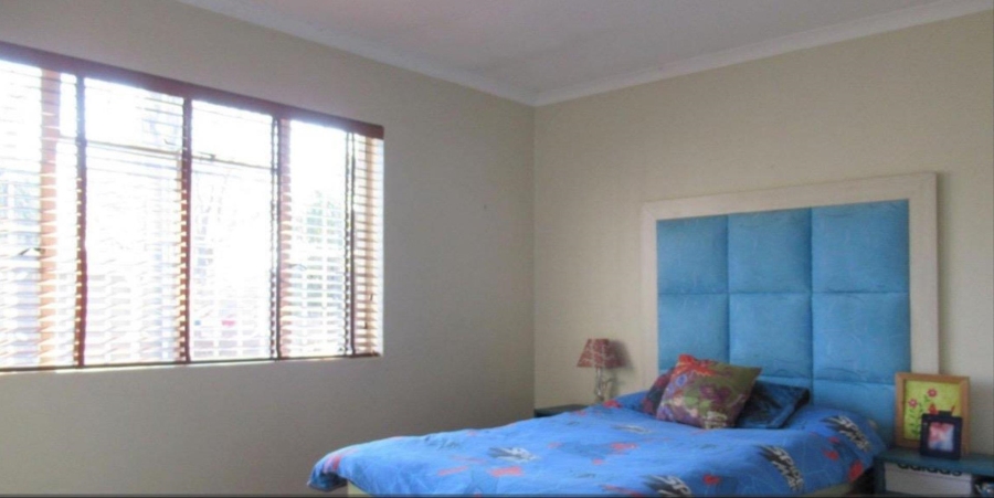 4 Bedroom Property for Sale in Linmeyer Gauteng