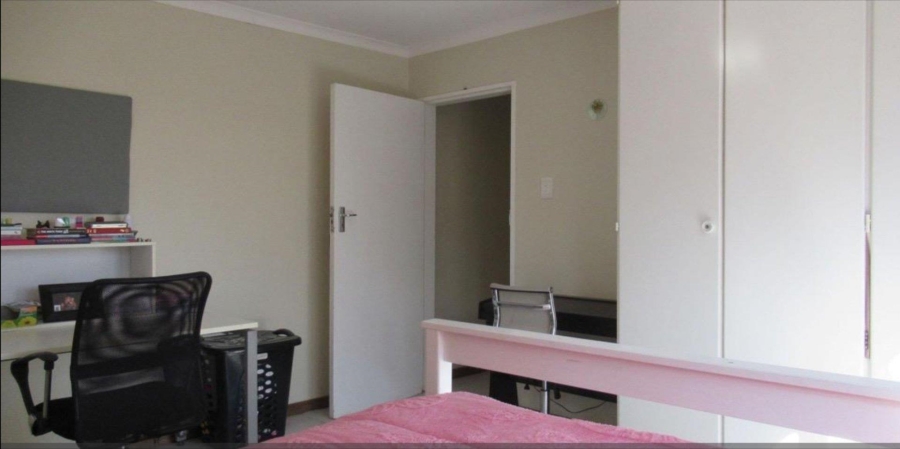 4 Bedroom Property for Sale in Linmeyer Gauteng