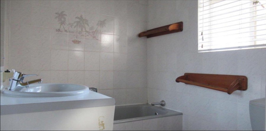 4 Bedroom Property for Sale in Linmeyer Gauteng