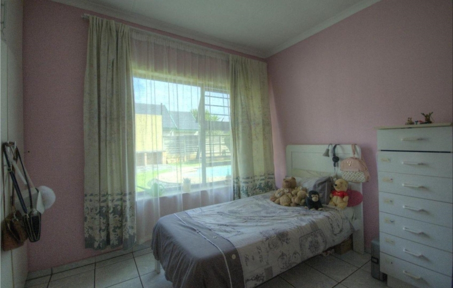 4 Bedroom Property for Sale in Linmeyer Gauteng