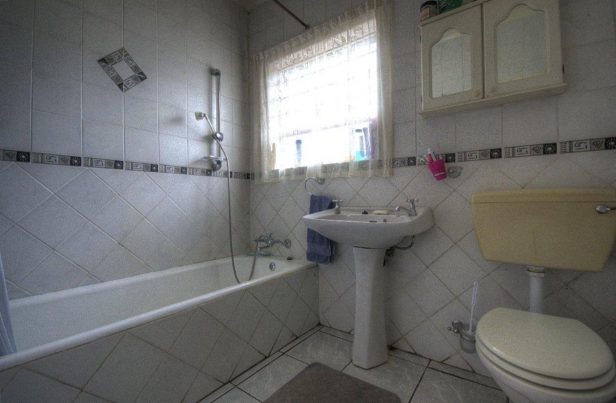 4 Bedroom Property for Sale in Linmeyer Gauteng