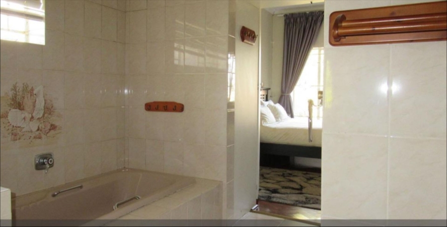 4 Bedroom Property for Sale in Linmeyer Gauteng