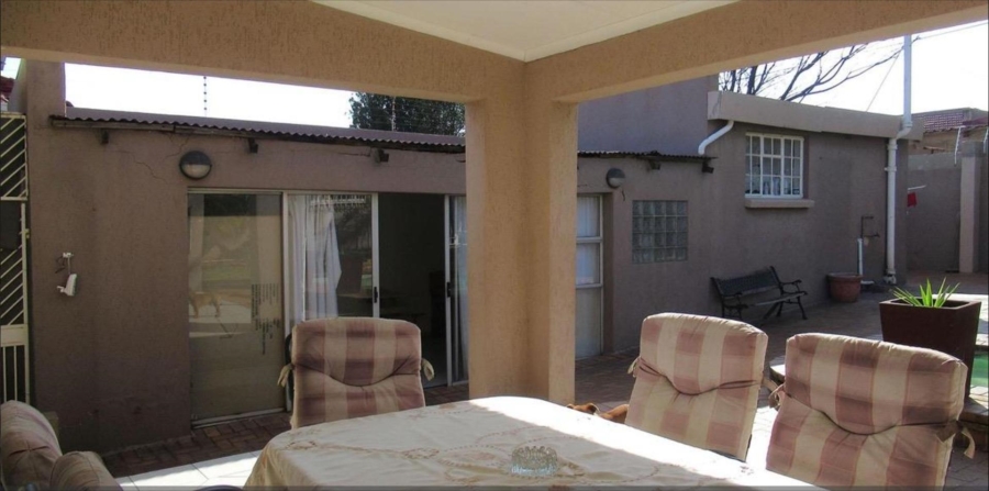 4 Bedroom Property for Sale in Linmeyer Gauteng