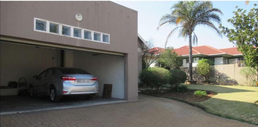 4 Bedroom Property for Sale in Linmeyer Gauteng