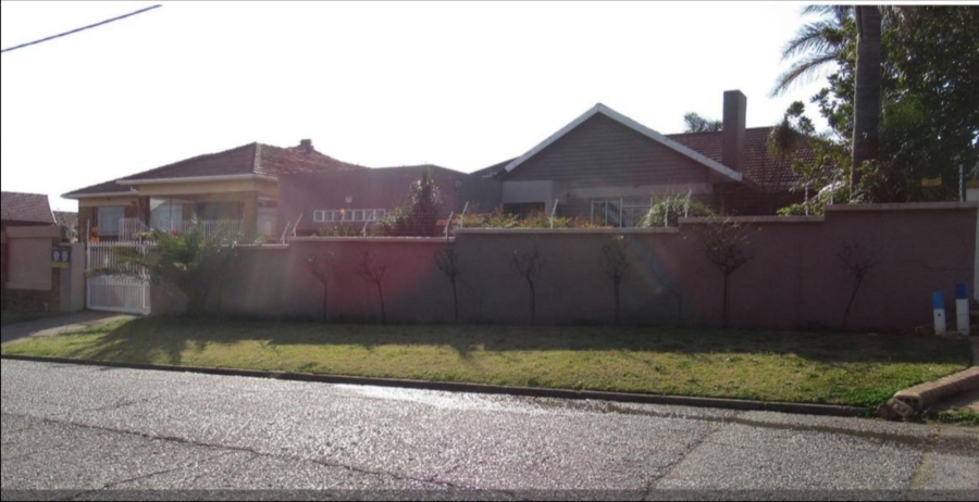 4 Bedroom Property for Sale in Linmeyer Gauteng