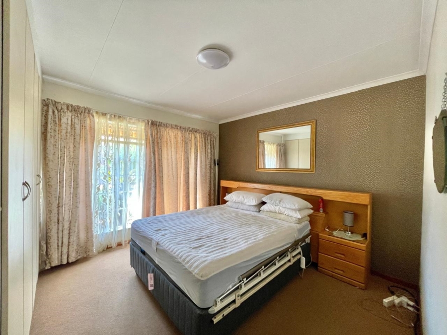 3 Bedroom Property for Sale in Die Hoewes Gauteng