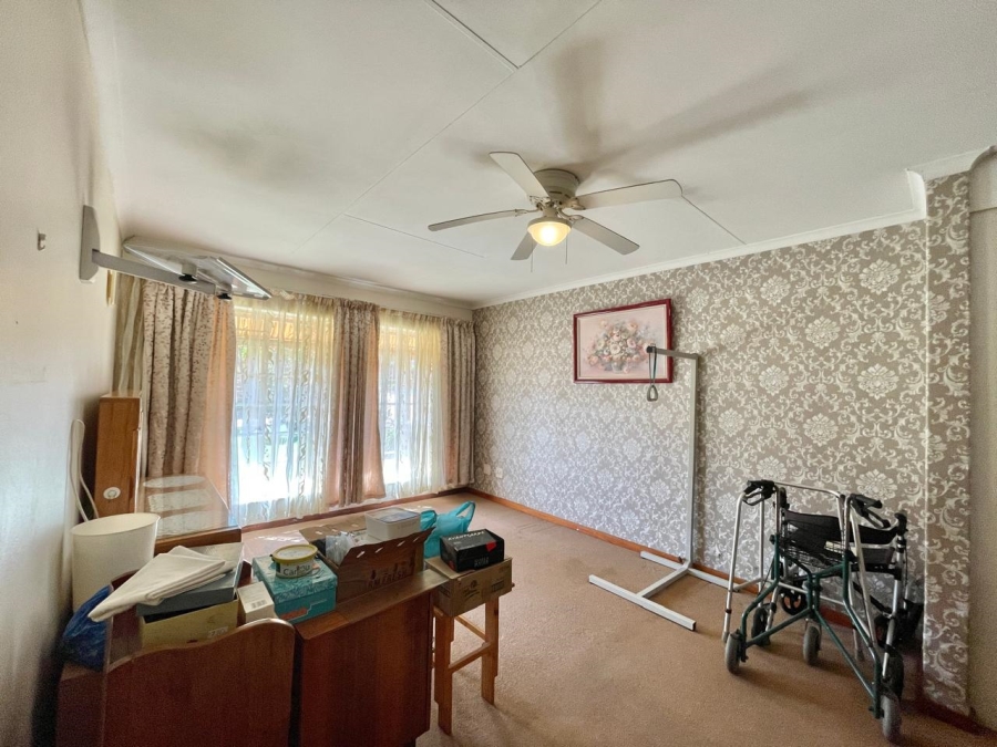 3 Bedroom Property for Sale in Die Hoewes Gauteng