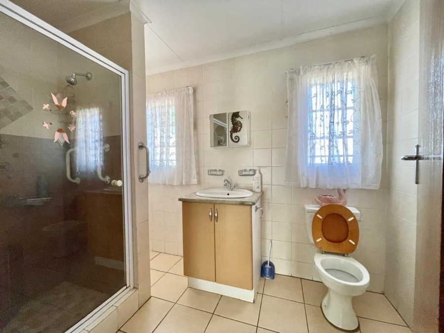 3 Bedroom Property for Sale in Die Hoewes Gauteng