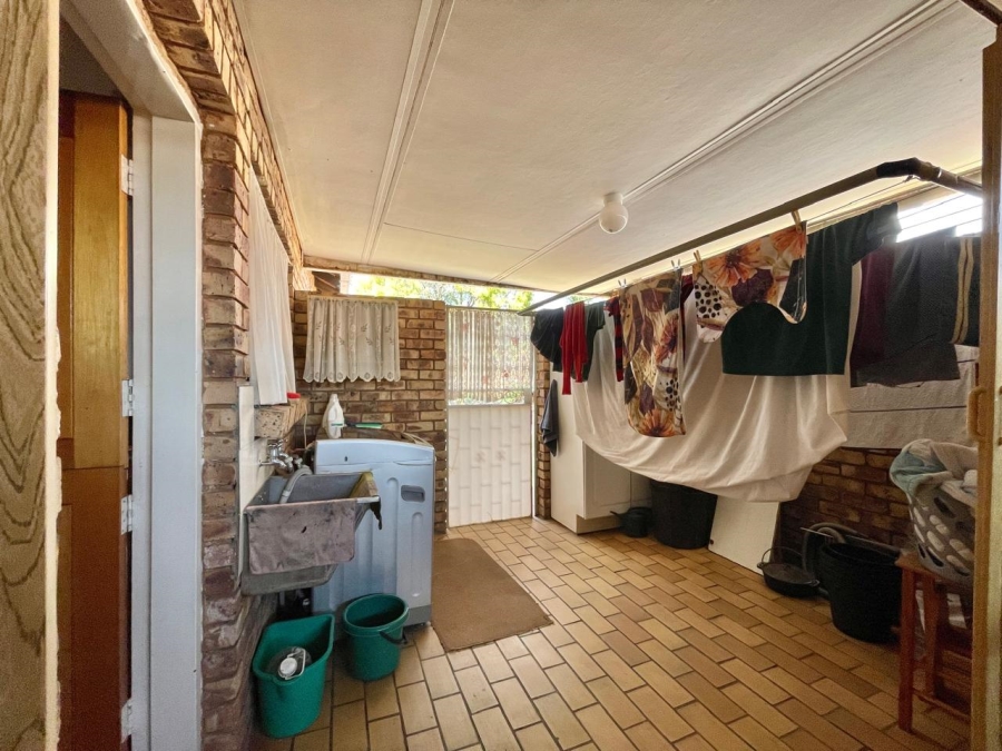 3 Bedroom Property for Sale in Die Hoewes Gauteng