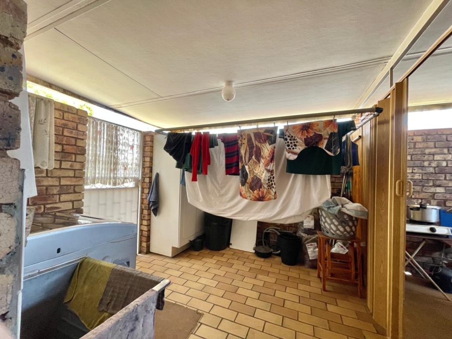 3 Bedroom Property for Sale in Die Hoewes Gauteng