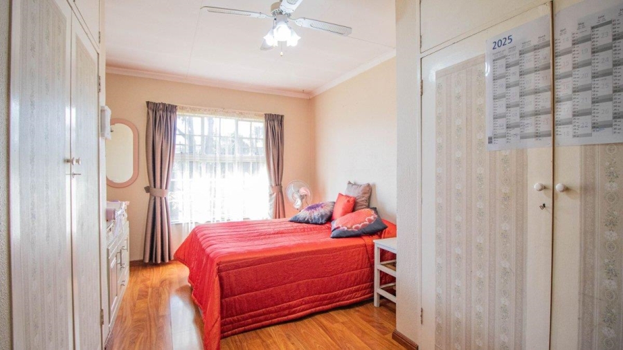 5 Bedroom Property for Sale in Marais Steyn Park Gauteng