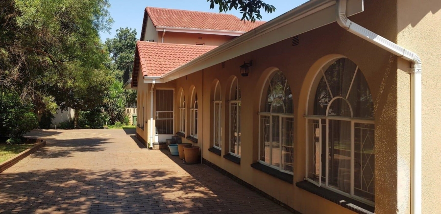 To Let 6 Bedroom Property for Rent in Brackenhurst Gauteng