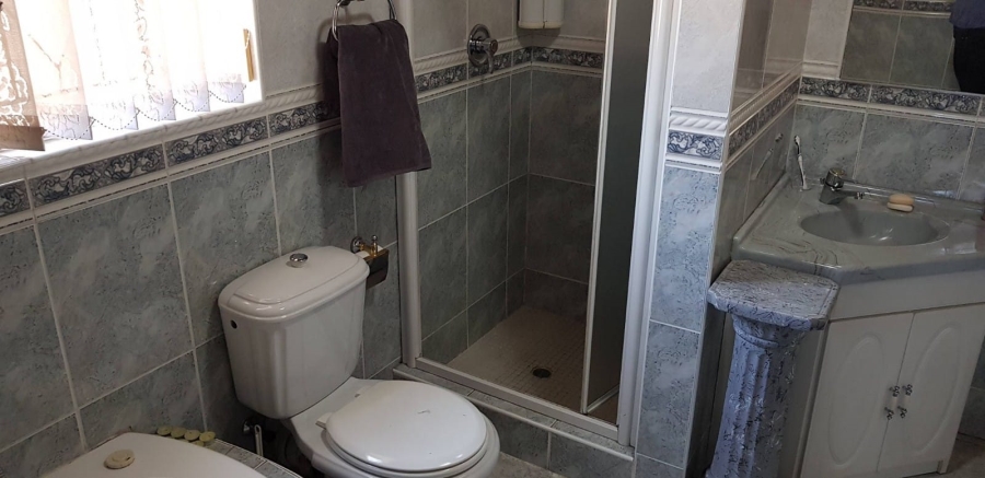 To Let 6 Bedroom Property for Rent in Brackenhurst Gauteng