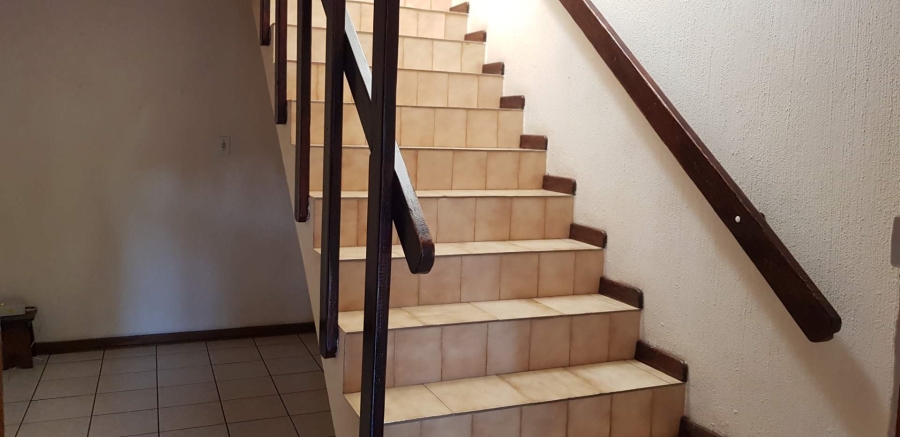 To Let 6 Bedroom Property for Rent in Brackenhurst Gauteng