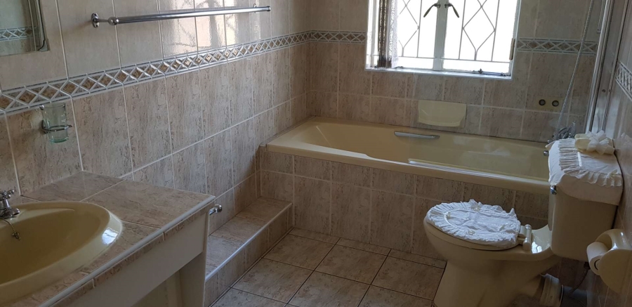 To Let 6 Bedroom Property for Rent in Brackenhurst Gauteng