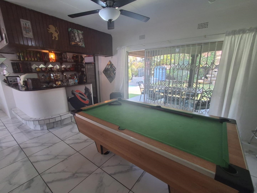 6 Bedroom Property for Sale in Mulbarton Gauteng