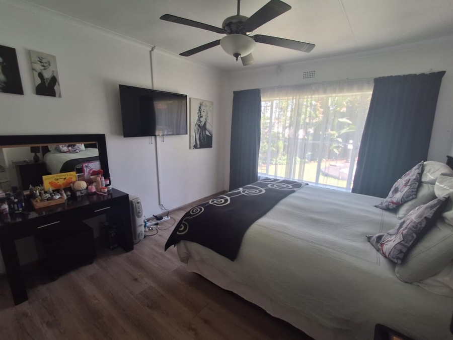 6 Bedroom Property for Sale in Mulbarton Gauteng