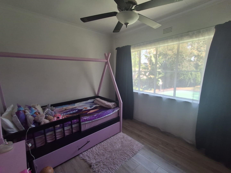 6 Bedroom Property for Sale in Mulbarton Gauteng