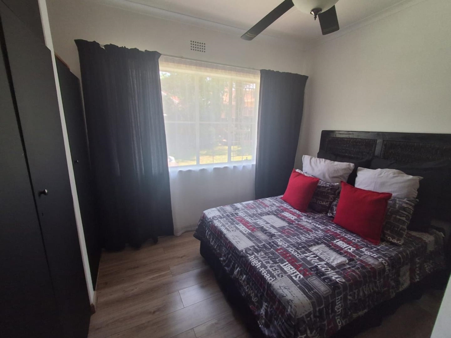 6 Bedroom Property for Sale in Mulbarton Gauteng
