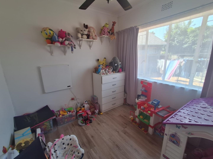 6 Bedroom Property for Sale in Mulbarton Gauteng