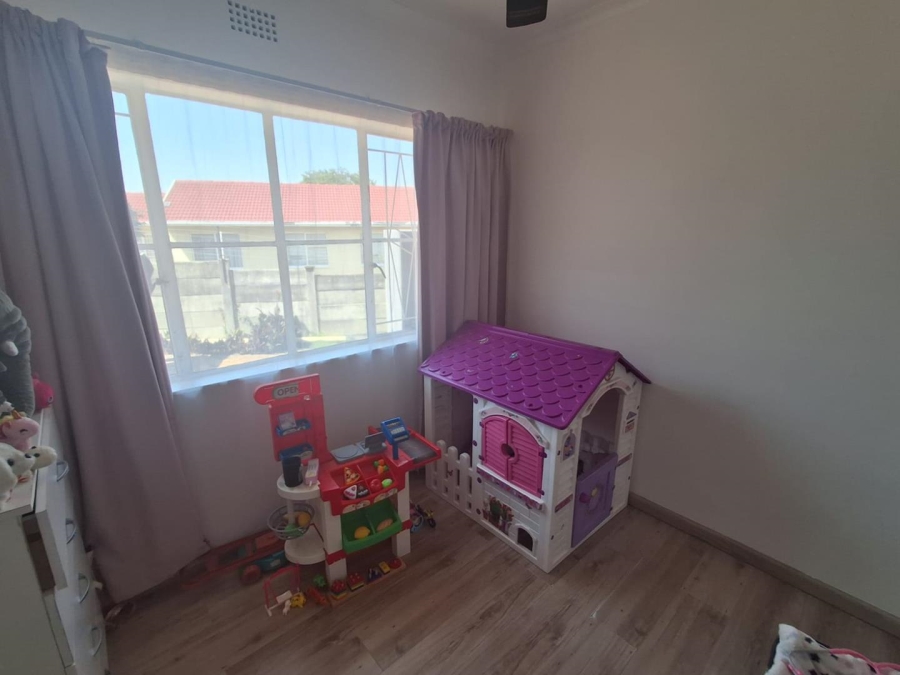 6 Bedroom Property for Sale in Mulbarton Gauteng