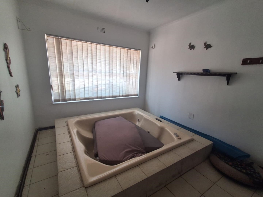 6 Bedroom Property for Sale in Mulbarton Gauteng