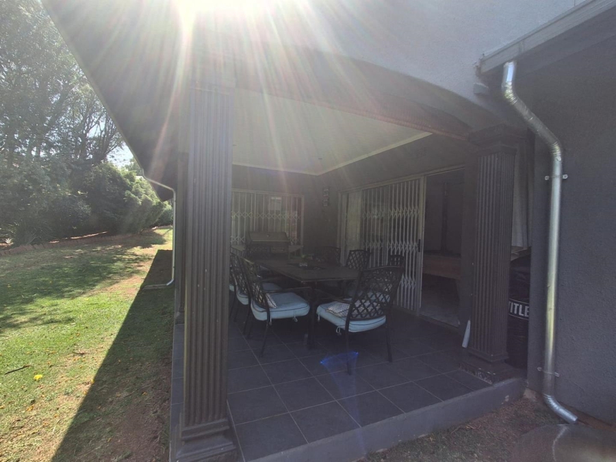 6 Bedroom Property for Sale in Mulbarton Gauteng