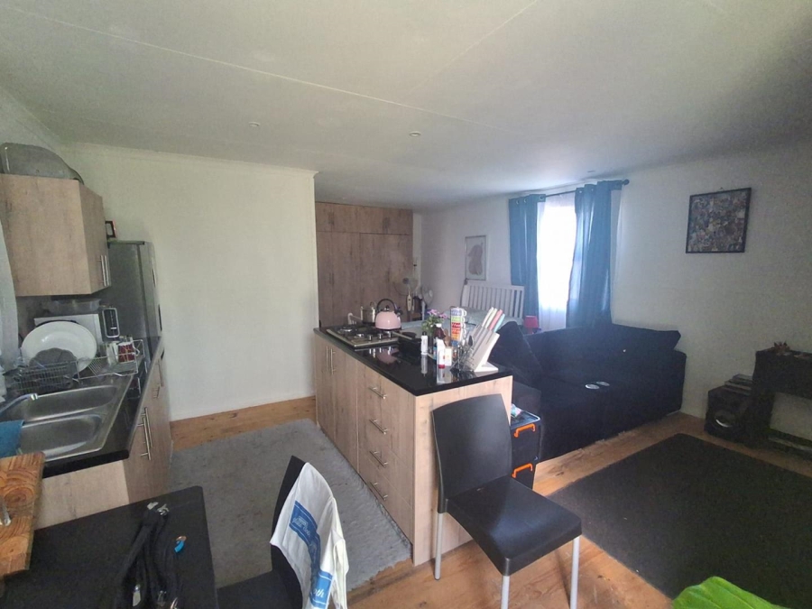 6 Bedroom Property for Sale in Mulbarton Gauteng