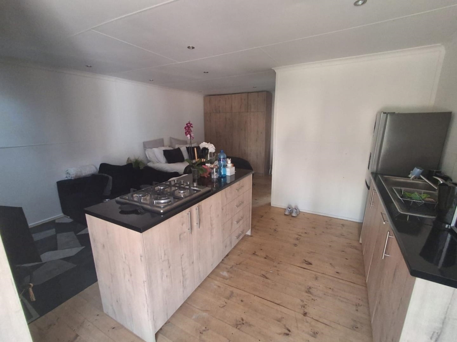 6 Bedroom Property for Sale in Mulbarton Gauteng