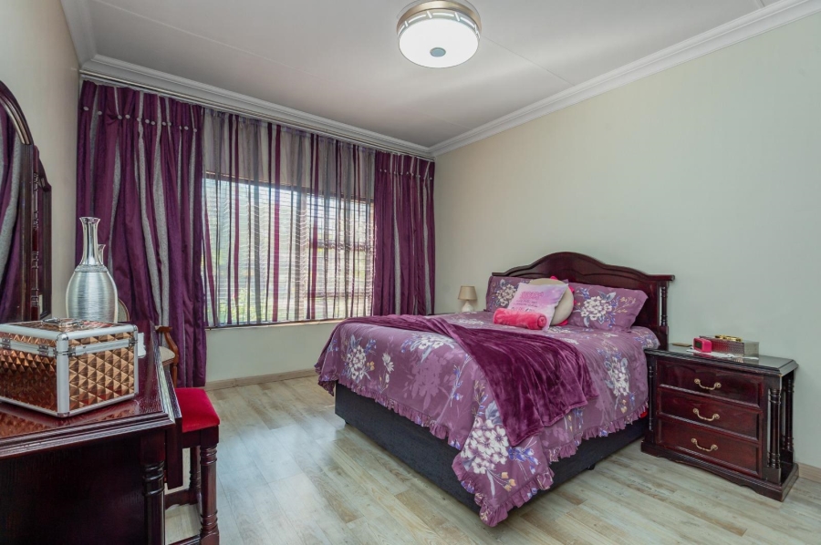 6 Bedroom Property for Sale in Lambton Gauteng