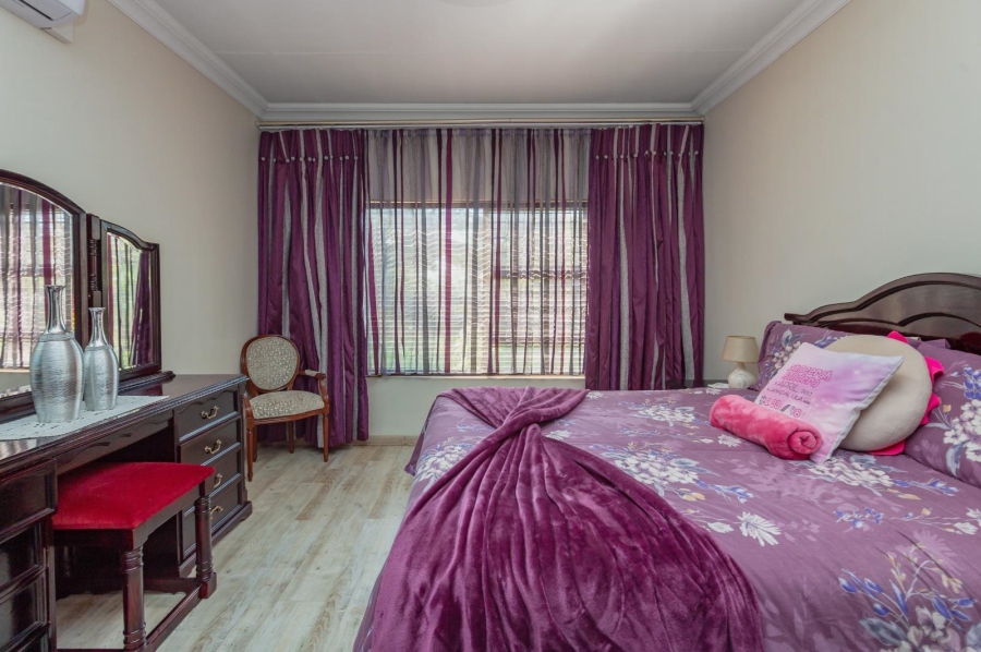 6 Bedroom Property for Sale in Lambton Gauteng