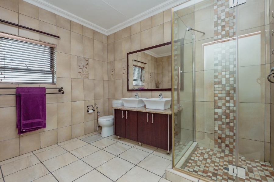 6 Bedroom Property for Sale in Lambton Gauteng