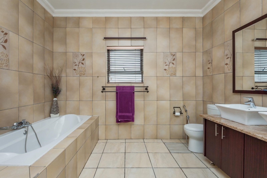 6 Bedroom Property for Sale in Lambton Gauteng