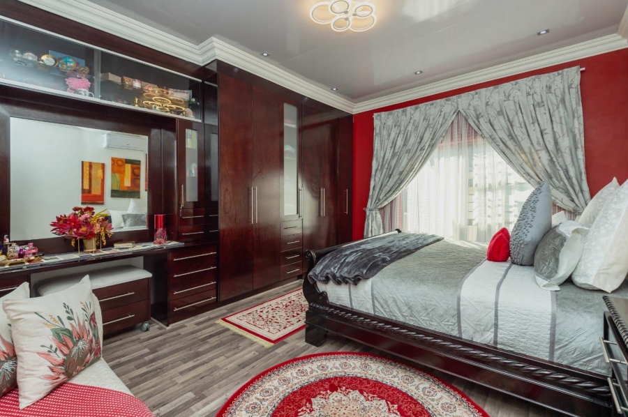 6 Bedroom Property for Sale in Lambton Gauteng
