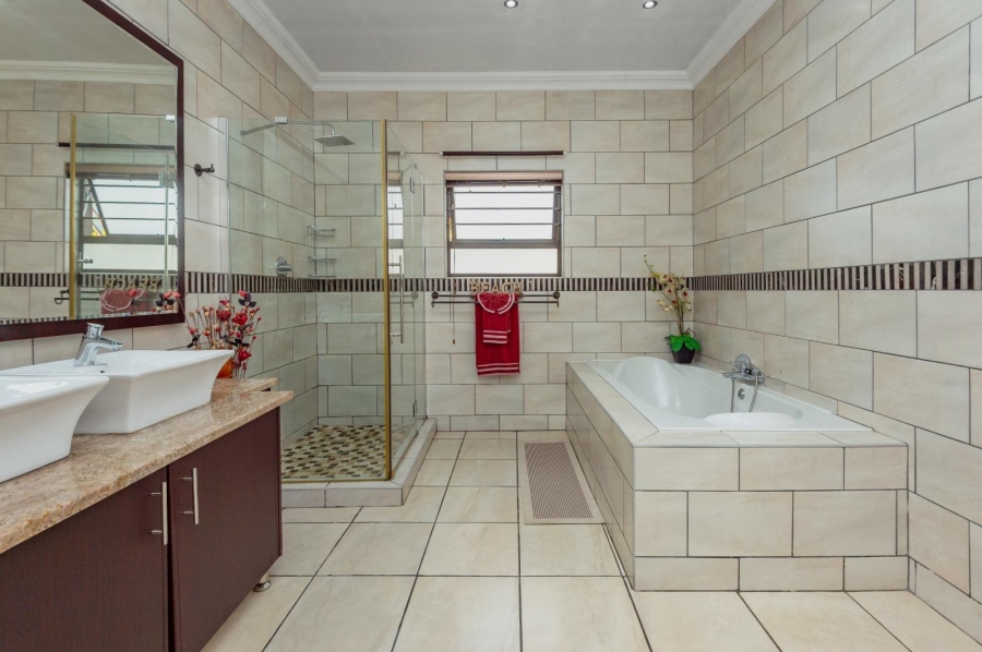 6 Bedroom Property for Sale in Lambton Gauteng