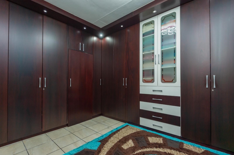 6 Bedroom Property for Sale in Lambton Gauteng