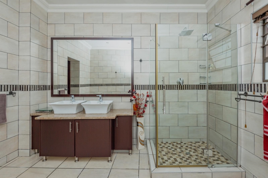 6 Bedroom Property for Sale in Lambton Gauteng