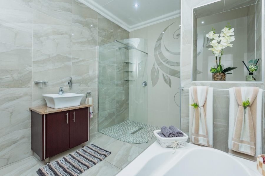 6 Bedroom Property for Sale in Lambton Gauteng