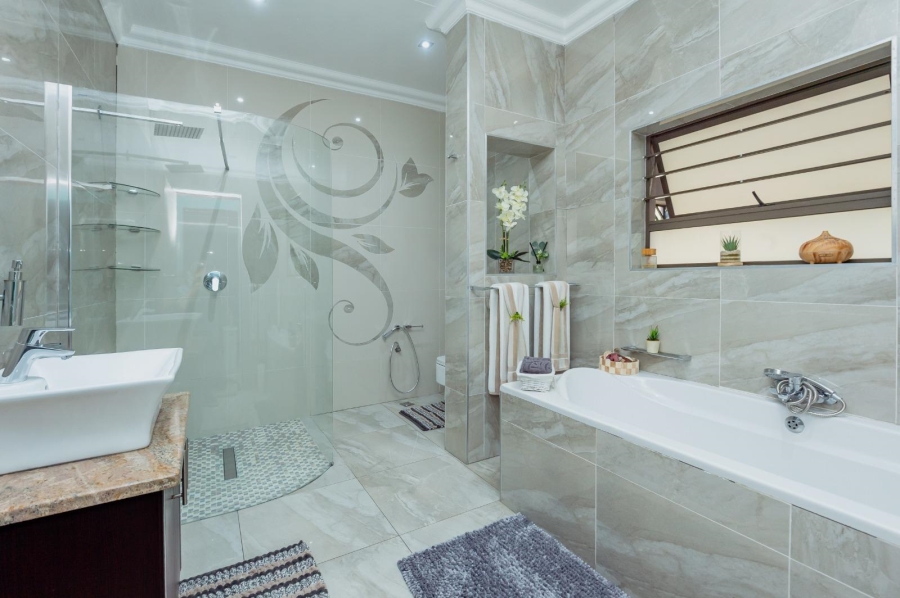 6 Bedroom Property for Sale in Lambton Gauteng