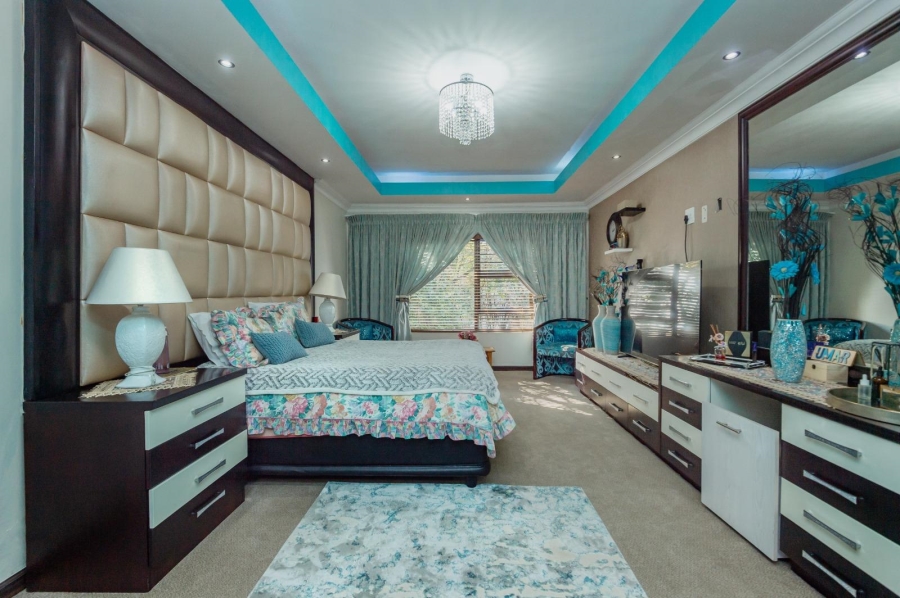 6 Bedroom Property for Sale in Lambton Gauteng