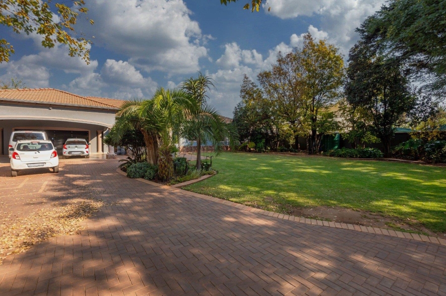 6 Bedroom Property for Sale in Lambton Gauteng