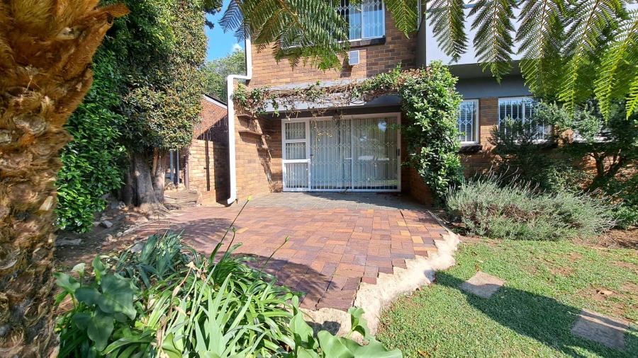 To Let 2 Bedroom Property for Rent in Robindale Gauteng