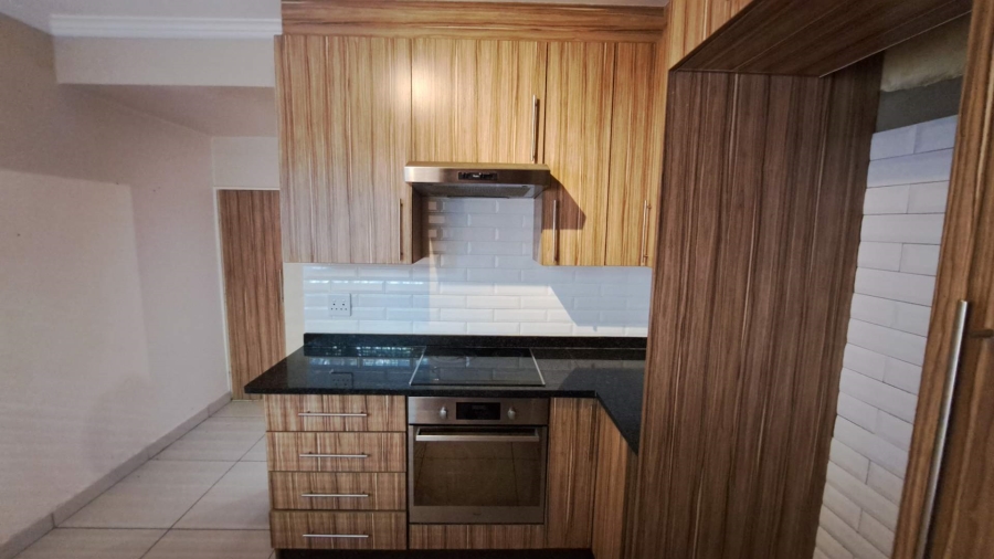 To Let 2 Bedroom Property for Rent in Robindale Gauteng