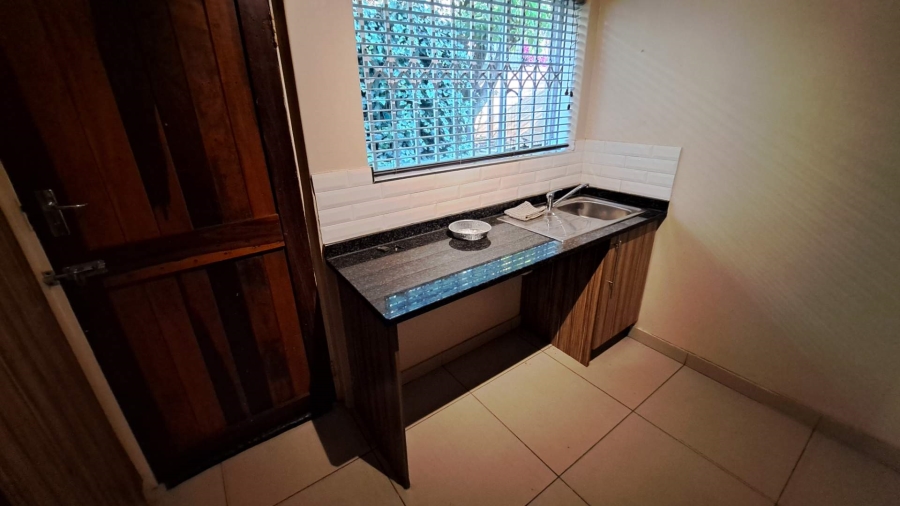 To Let 2 Bedroom Property for Rent in Robindale Gauteng