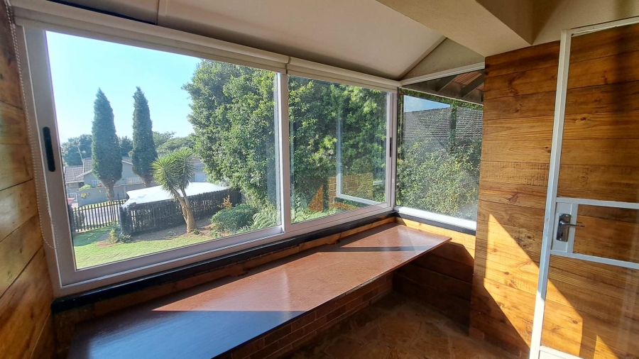 To Let 2 Bedroom Property for Rent in Robindale Gauteng