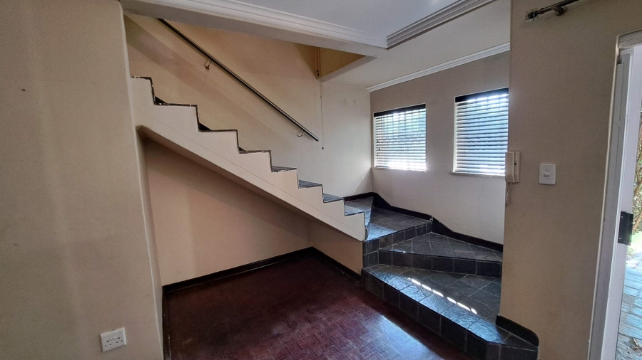 To Let 2 Bedroom Property for Rent in Robindale Gauteng